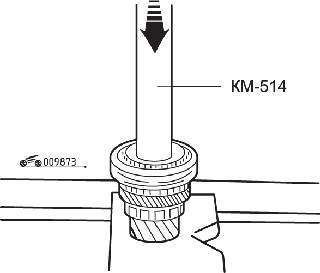 Использование инструмента КМ-514 для запрессовки собранного синхронизатора 3-й и 4-й передач