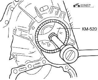 Использование приспособление КМ-520 для снятия опорного кольца