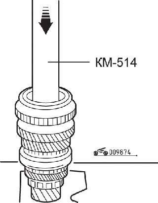 Использование инструмента КМ-514 для запрессовки собранного синхронизатора 1-й и 2-й передач