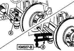 Расположение шплинта (1), корончатой гайки (2) и использование съемника КМ 507—В для выдавливания цапфы шарового шарнира из поворотного кулака