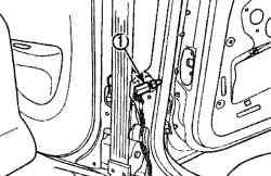 Расположение электрического разъема (1) задней двери