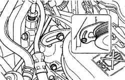 Расположение болта для регулировки натяжения ремня привода насоса гидроусилителя рулевого управления