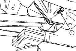 Расположение болта (1) крепления продольного рычага к кронштейну кузова