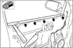 Снимите и установите планку щели стеклоподъемника передней / задней двери внутри
