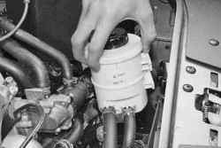 Снятие и установка электровентилятора радиатора системы охлаждения двигателя