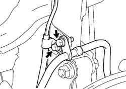 Болты крепления держателя тормозного шланга и жгута проводов датчика частоты вращения (ABS)