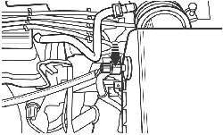 Расположение датчика температуры воздуха, поступающего в двигатель (IAT), на моделях 1996 года