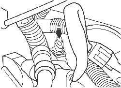Расположение датчика скорости автомобиля (VSS) в верхней части картера коробки передач на моделях до 2001 года