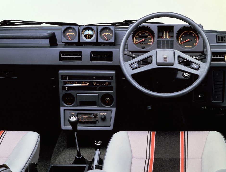 Mitsubishi Pajero / Montero 1982-1991 салон