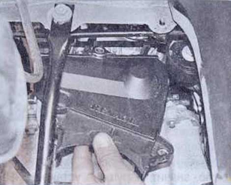 Снимите крышку - Renault Logan II замена и регулировка натяжения ремня привода ГРМ K4M