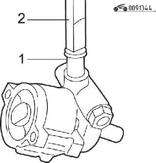 Использование подходящего инструмента (1) для установки возвратной трубки (2)