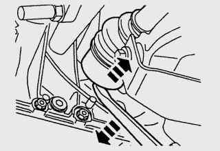 Использование монтажной лопатки (монтировки) для отсоединения вала привода от фланца коробки передач
