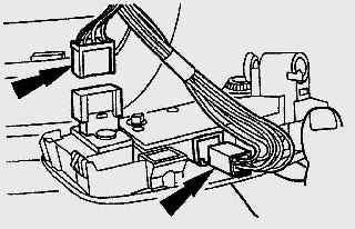 Расположение универсального контактного разъема (вверху) переключателя вентилятора