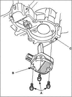 Снятие и установка датчика уровня моторного масла (L13A)