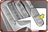 Индикатор кнопки системы помощи при парковке включается автоматически, и система активируется при переключении рычага коробки передач в положение R (задний ход) Kia Cerato III YD