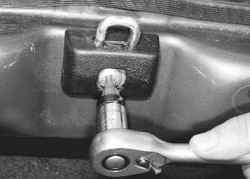 Замена замка и защелки крышки багажника
