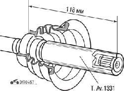 Положение чехла шарнира GL 69 на валу привода (стрелкой показана проточка на валу для установки съемника)