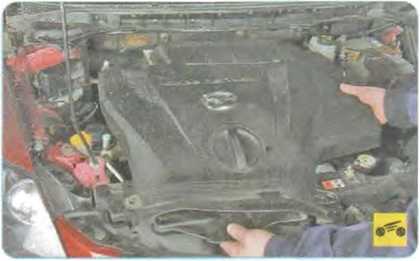 Снимите декоративный кожух двигателя - Mazda CX-7 замена цепи привода ГРМ