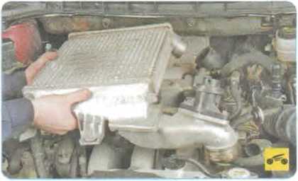 Снимите охладитель наддувного воздуха - Mazda CX-7 замена цепи привода ГРМ