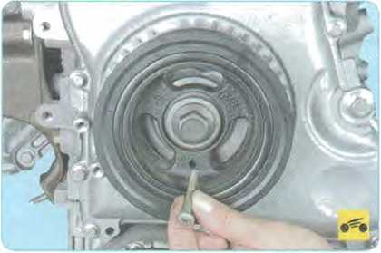 Затяните новый болт крепления шкива коленчатого вала - Mazda CX-7 замена цепи привода ГРМ