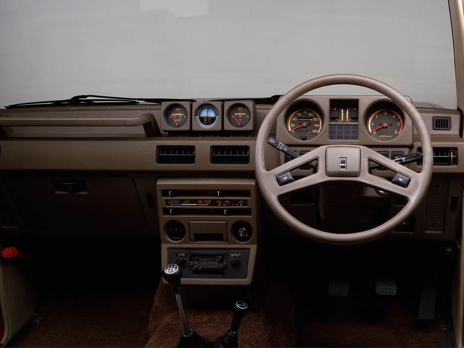 Mitsubishi Montero (Pajero) 1983-1993 салон