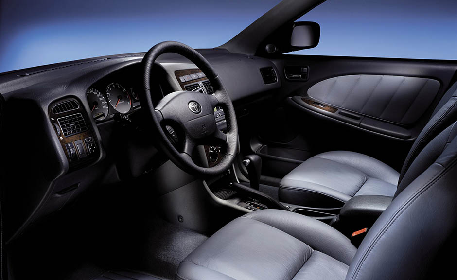 Toyota Avensis Mark I салон (Тойота Авенсис 1997-2003)