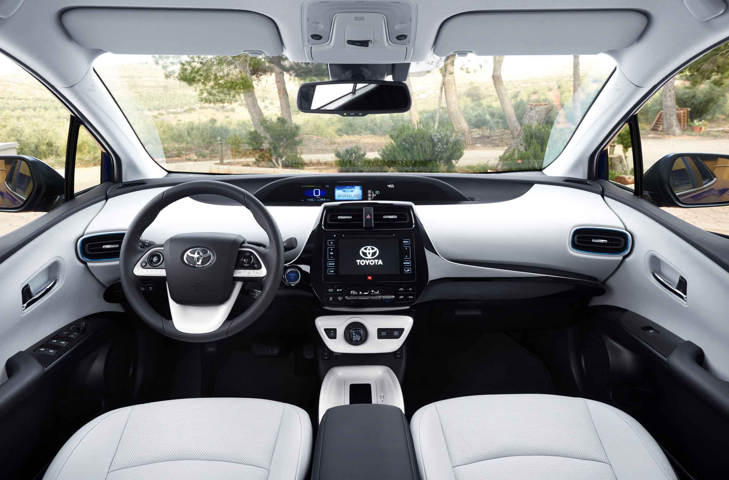Тойота Приус с 2015 салон (interior Toyota Prius XW50)